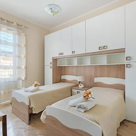 Apartment Makari *